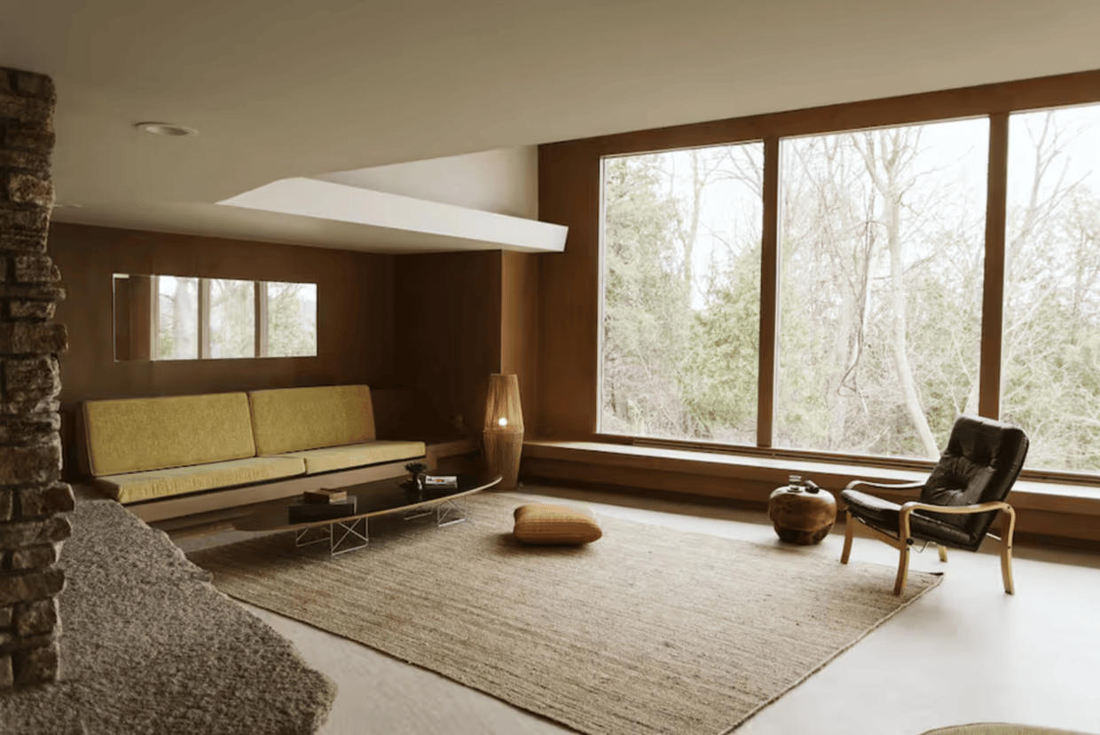 wisconsin-usa-retro-1960s-photo-film-shoot-location-modern-large-windows.png