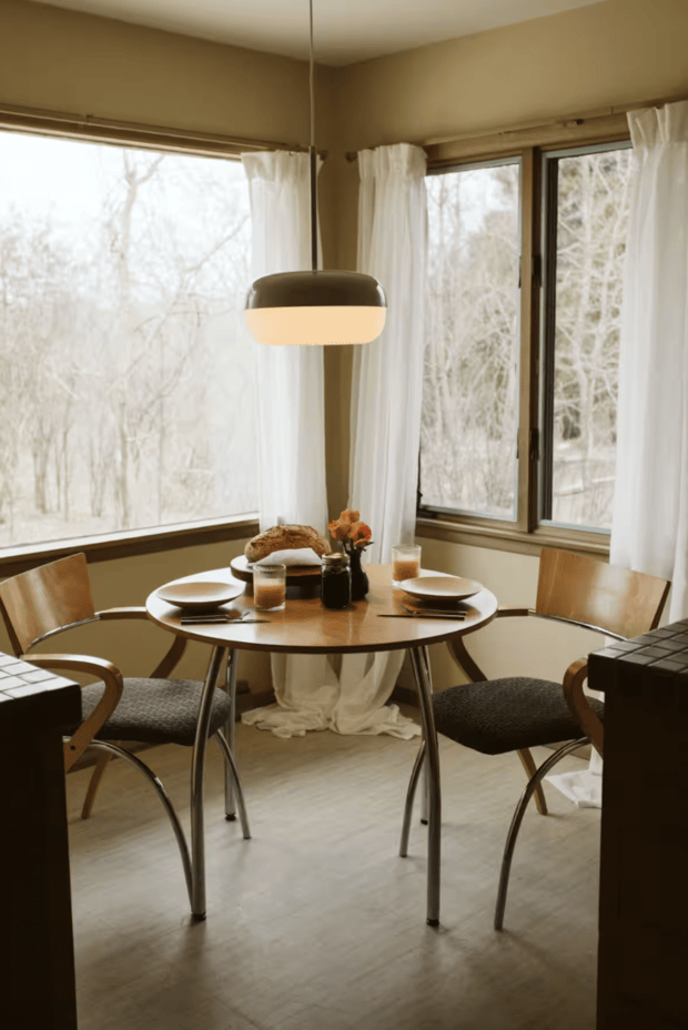 wisconsin-usa-retro-1960s-photo-film-shoot-location-modern-light-shade.png