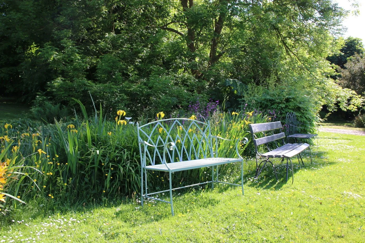 kent-historic-period-manor-house-film-photo-shoot-event-location-unique-venue-hire-garden-benches.jpg