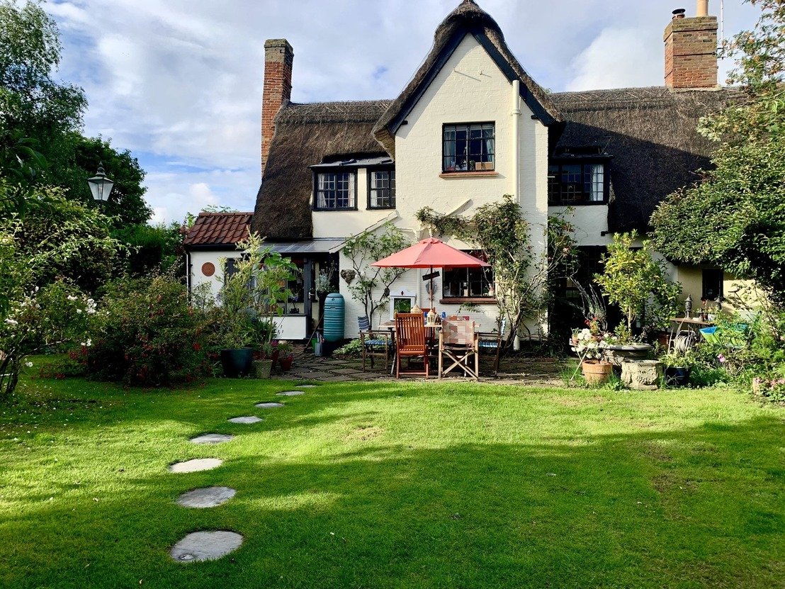 cambridgeshire-thatched-cottage-film-photo-shoot-events-location-unique-venue-hire-facade.jpg