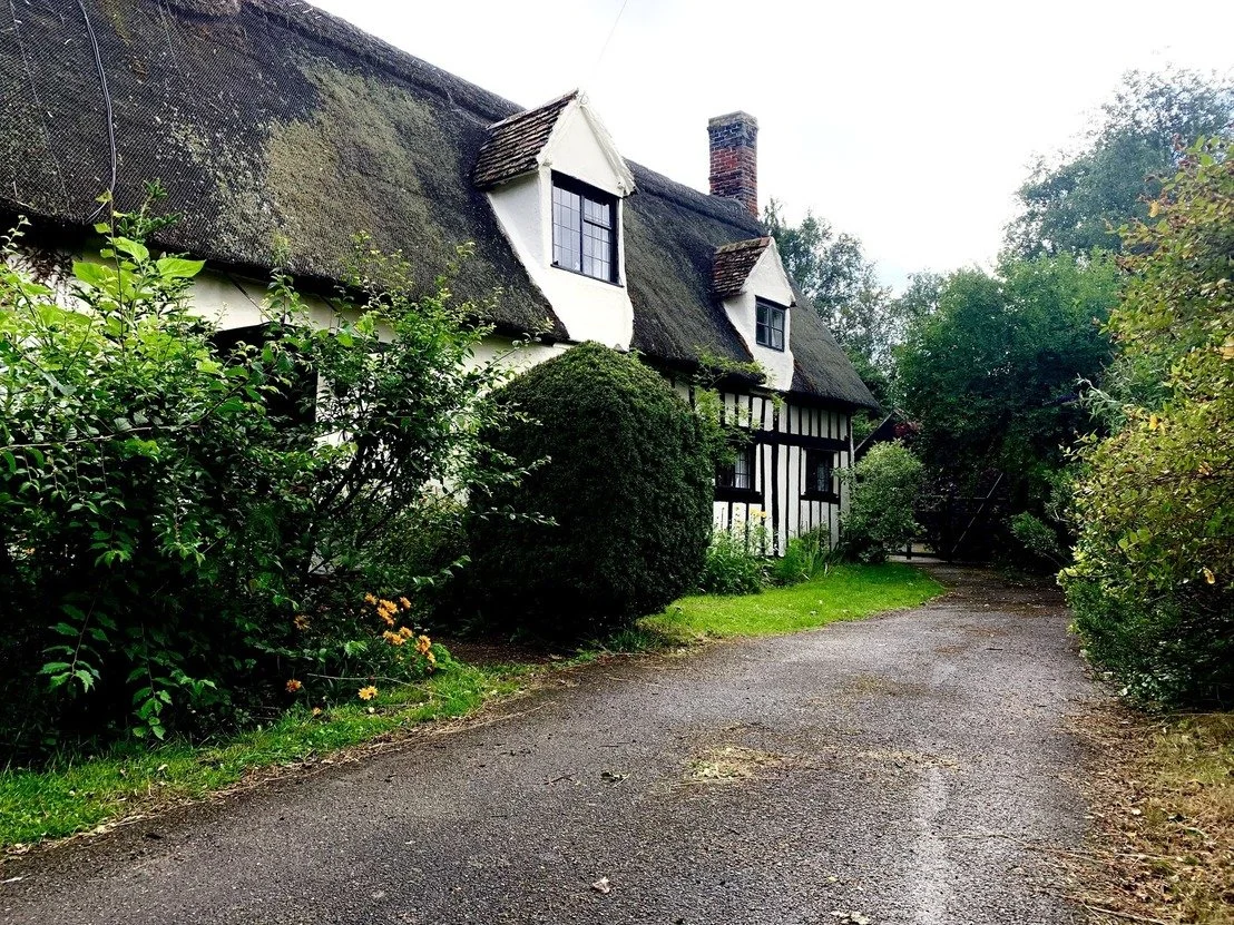 cambridgeshire-thatched-cottage-film-photo-shoot-events-location-unique-venue-hire-foliage-frontage.jpg