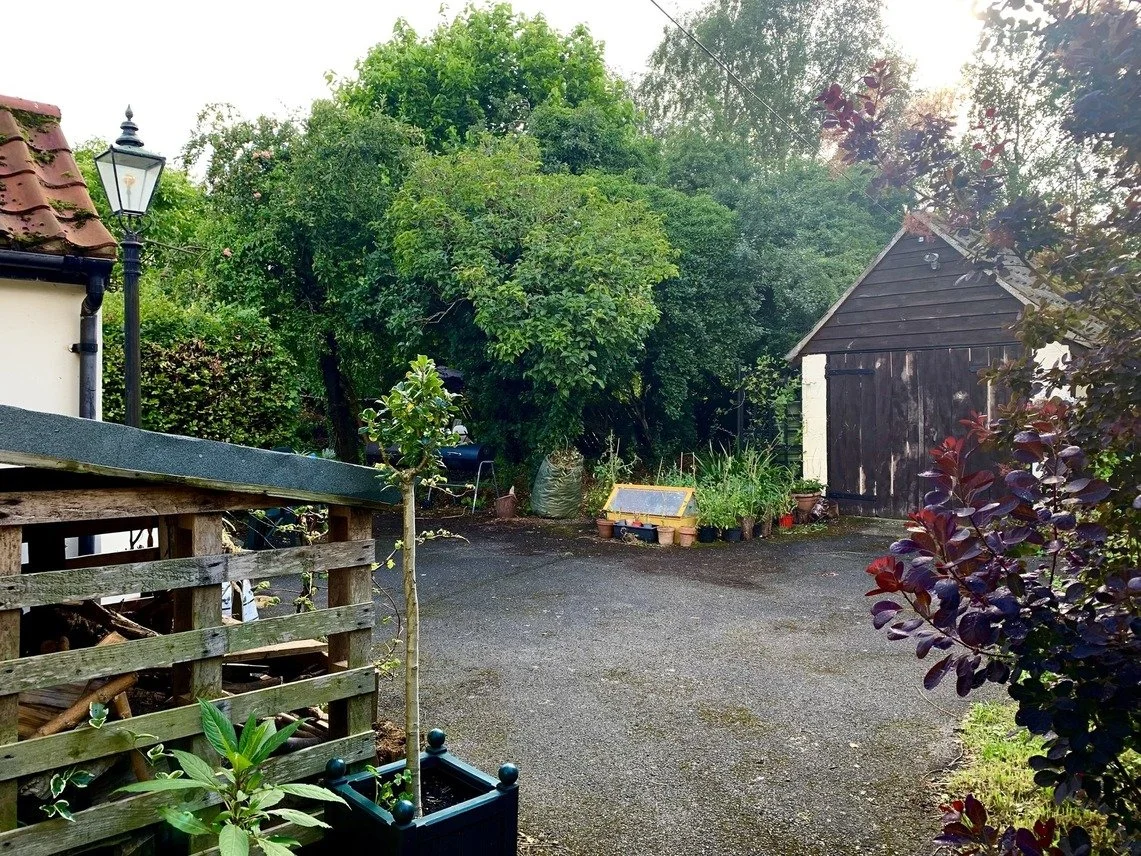 cambridgeshire-thatched-cottage-film-photo-shoot-location-unique-venue-hire-garage (1).jpg
