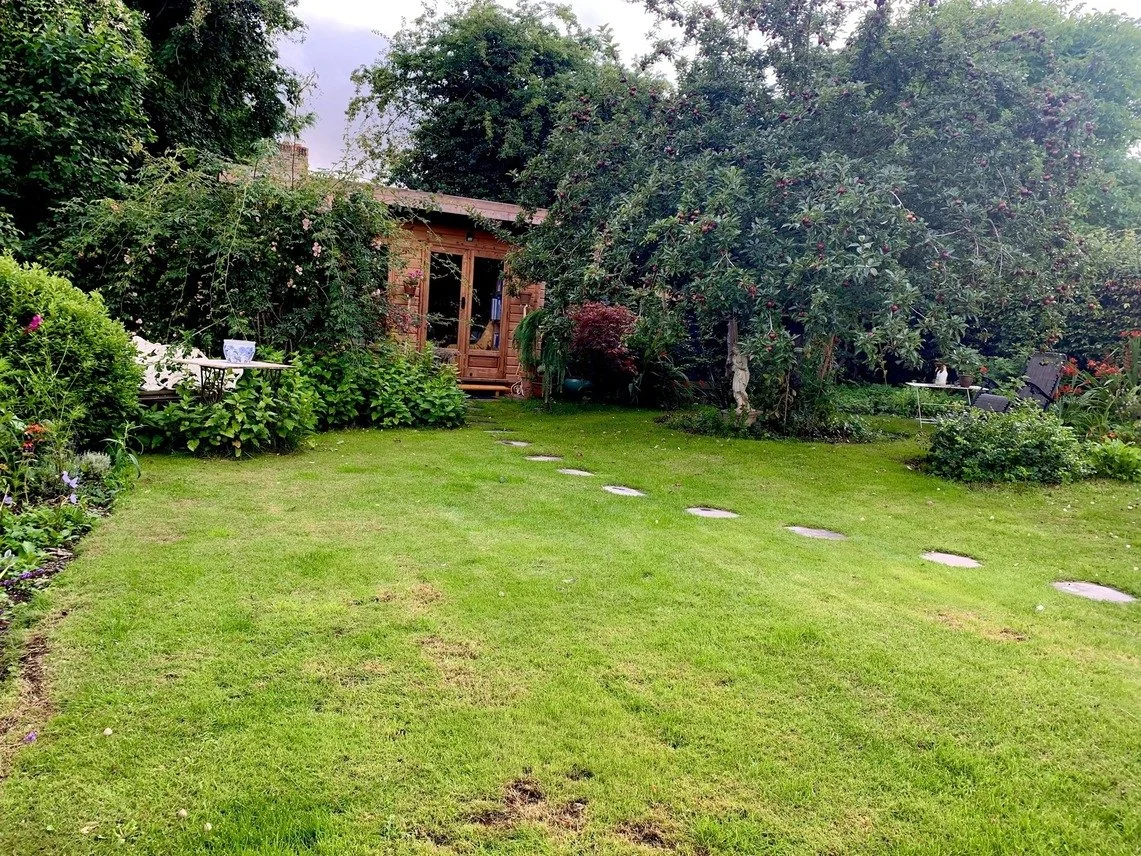 cambridgeshire-thatched-cottage-film-photo-shoot-location-unique-venue-hire-garden-cabin (1).jpg