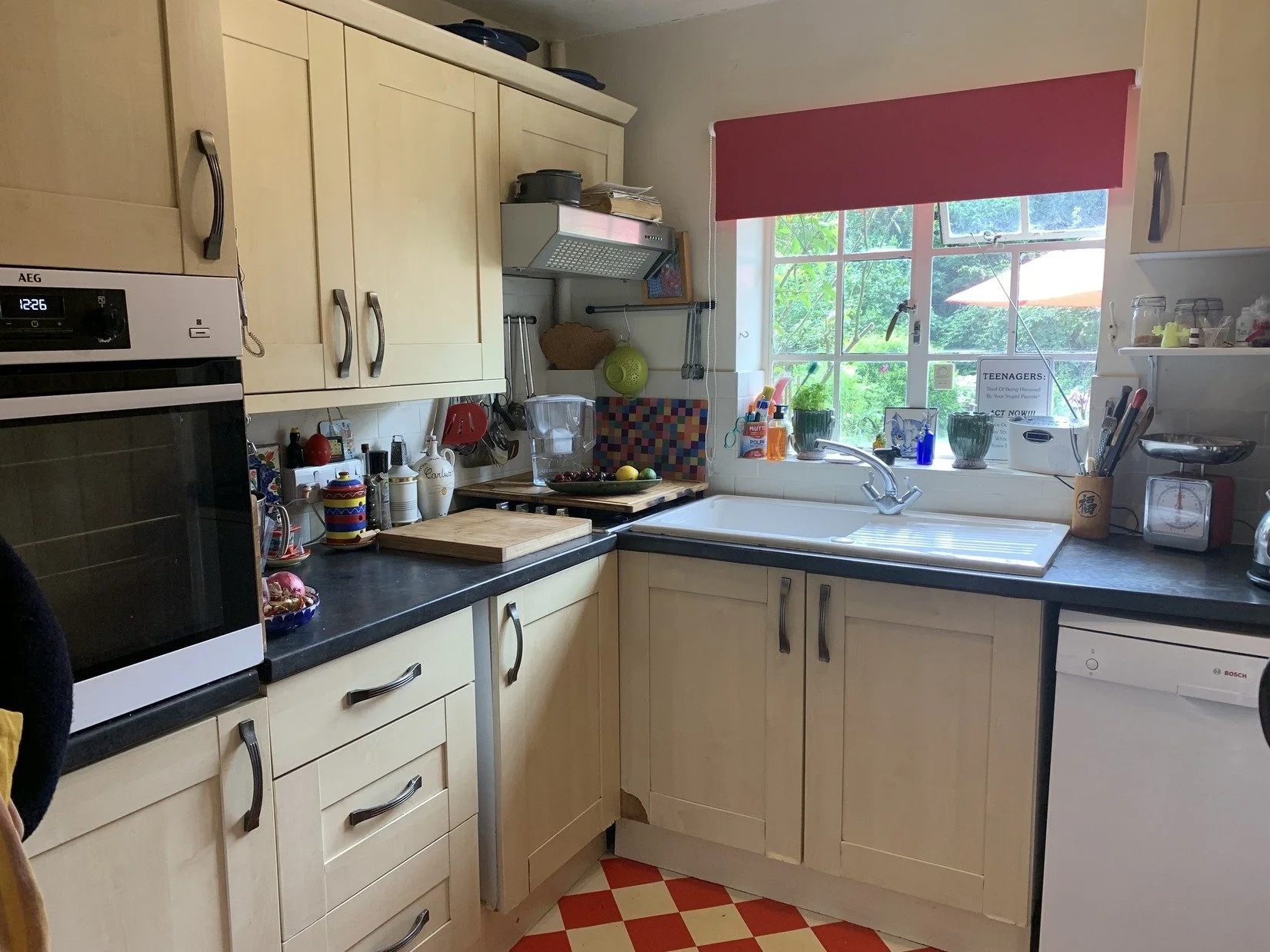 cambridgeshire-thatched-cottage-film-photo-shoot-location-unique-venue-hire-kitchen.jpg