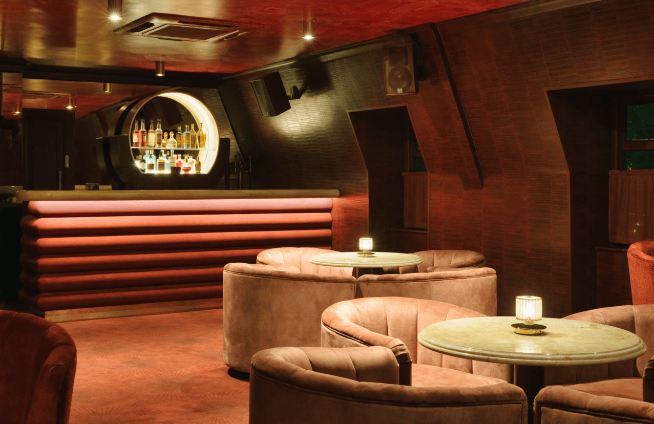 london-kings-cross-six-storey-multi-studio-venue-club-roof-terrace-film-photo-shoot-events-location-unique-venue-hire-pink-tub-chairs.png