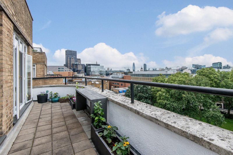 london-florin-court-art-deco-penthouse-apartment-curved-balcony.jpg