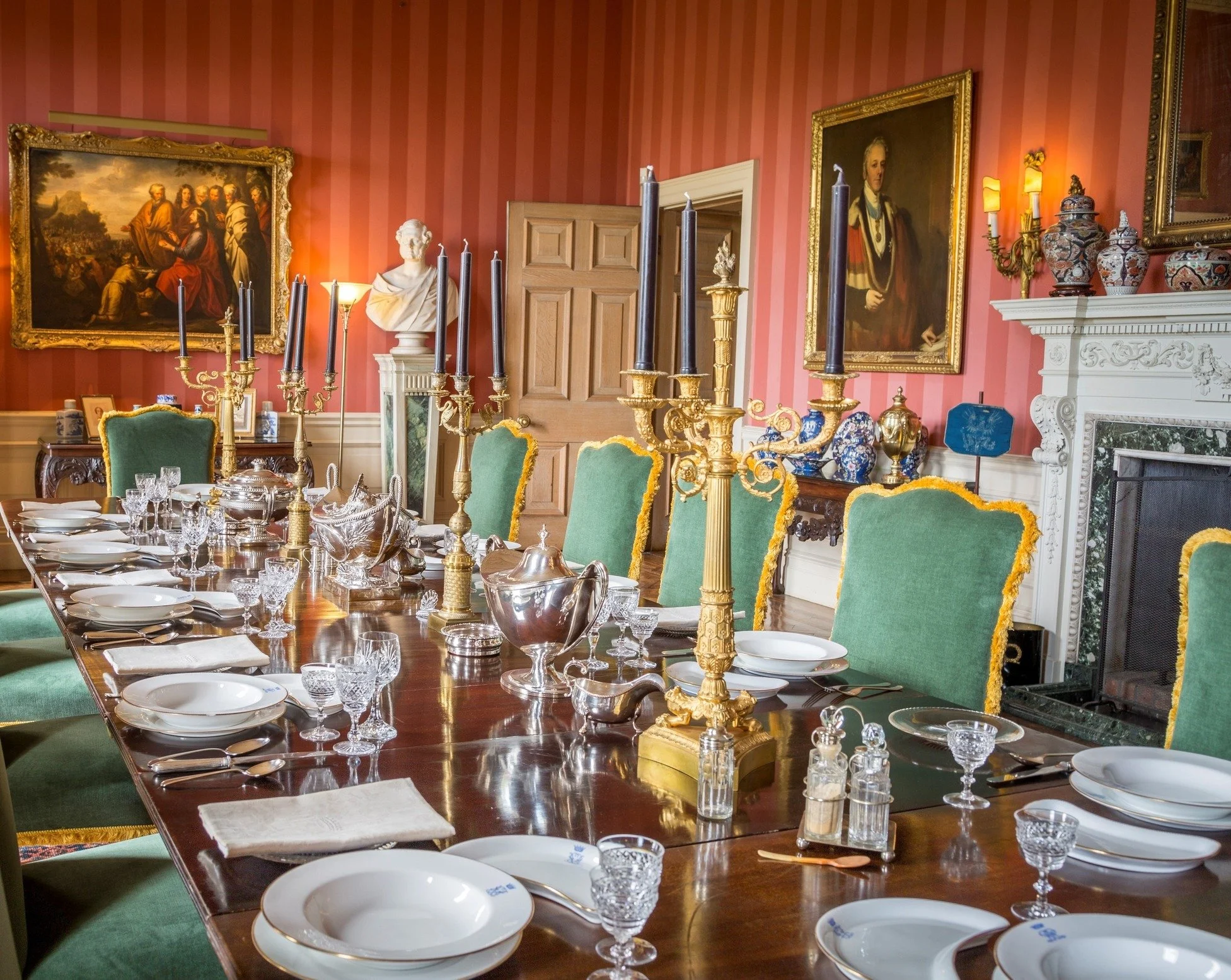 hampshire-edwardian-country-mansion-period-film-photo-shoot-event-venue-hire-dining-table-place-settings.jpg