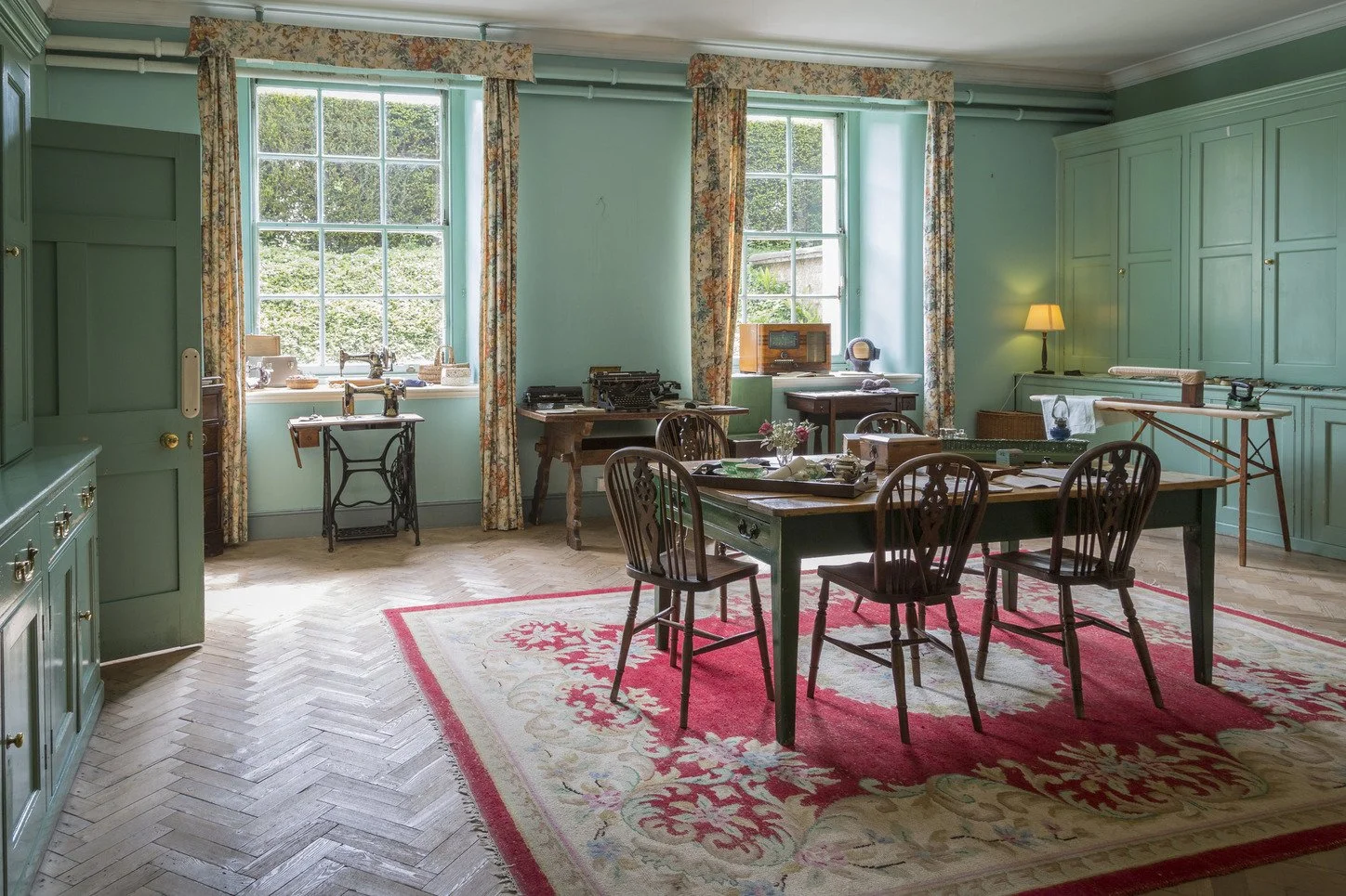 hampshire-edwardian-country-mansion-period-film-photo-shoot-event-venue-hire-informal-dining-room.jpg