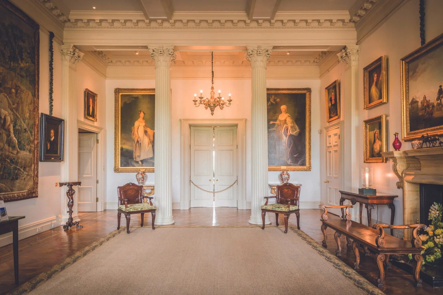 hampshire-edwardian-country-mansion-period-film-photo-shoot-event-venue-hire-main-hall.jpg