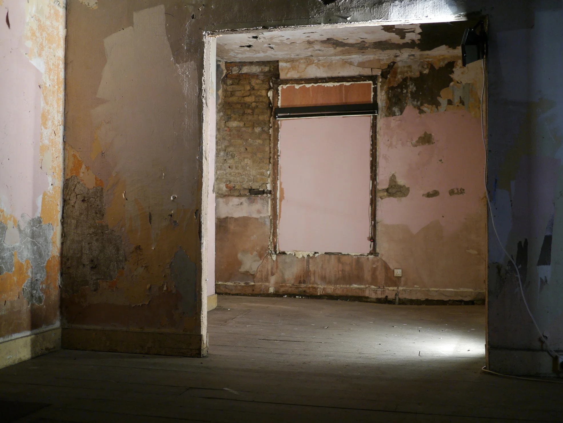 london-dilapidated-victorian-property-double-height-location-film-photo-shoot-hire-bare-plaster-walls.jpg