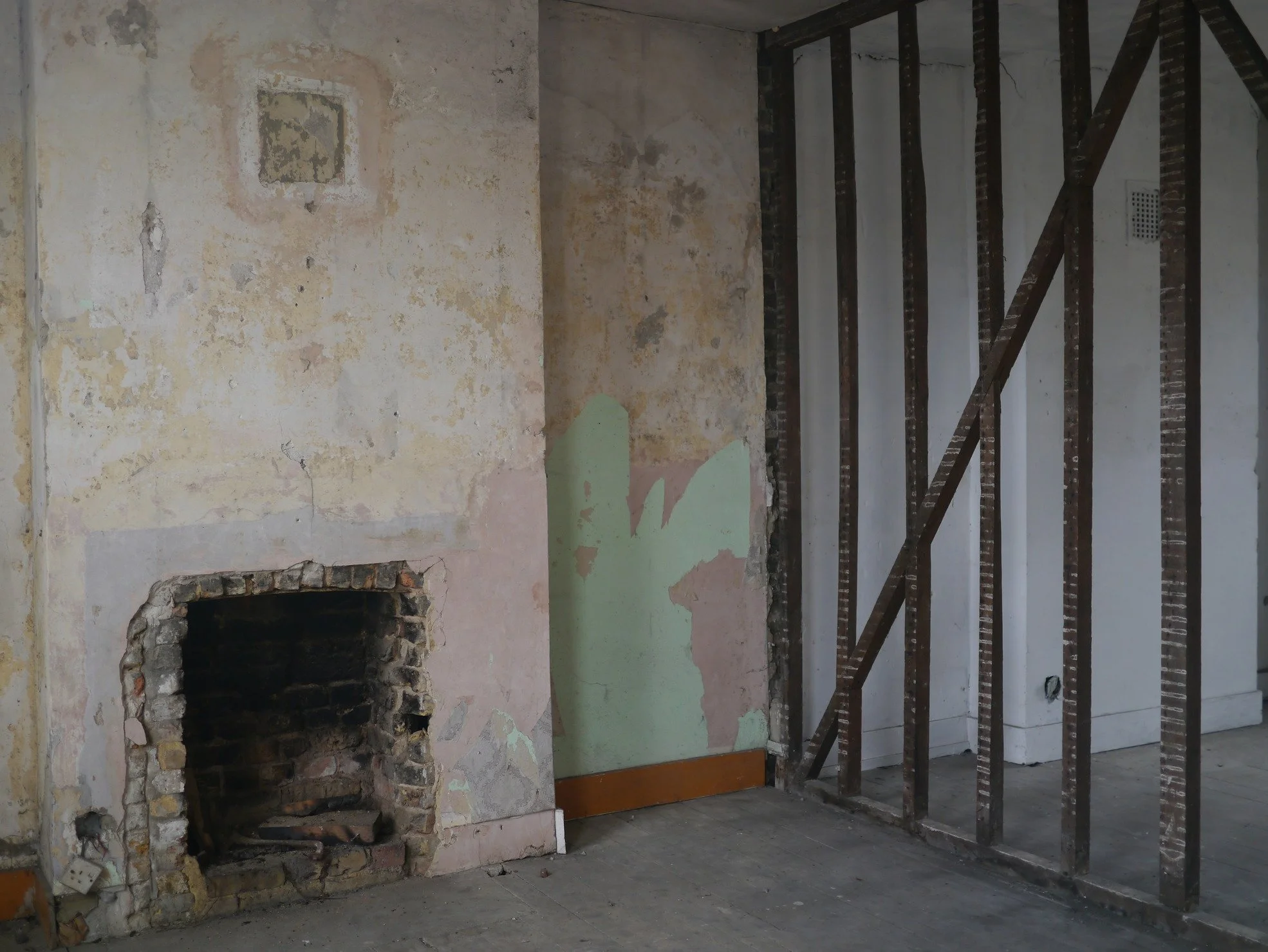 london-dilapidated-victorian-property-double-height-location-film-photo-shoot-hire-disused-fireplace.jpg
