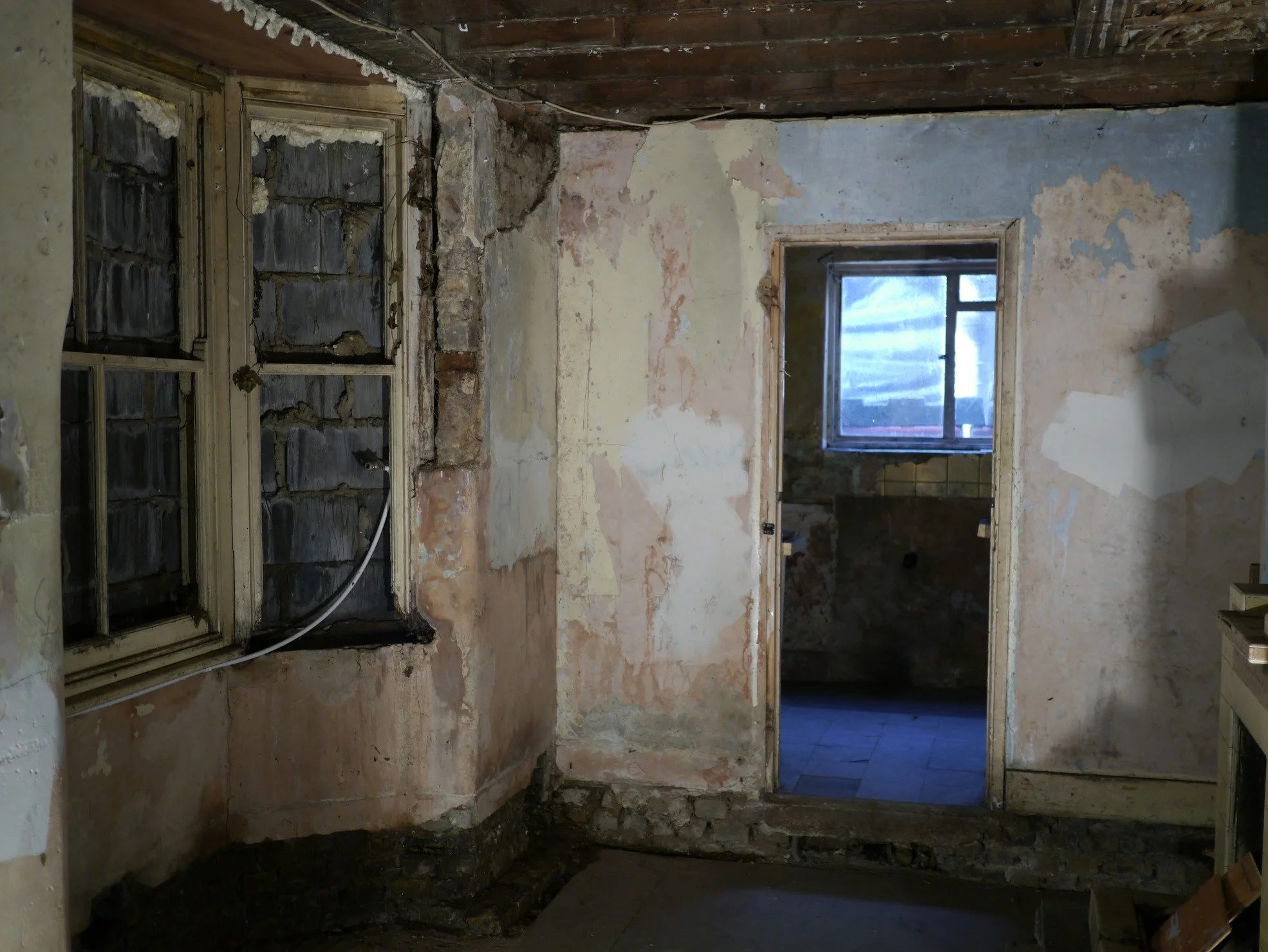 london-dilapidated-victorian-property-double-height-location-film-photo-shoot-hire-interior-doorway (1).jpg