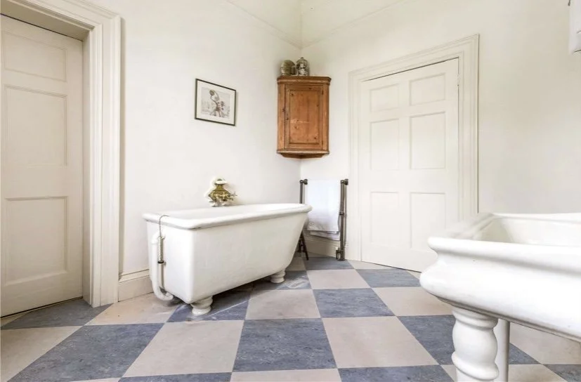 lincolnshire-historic-georgian-victorian-manor-house-estate-film-location-shoot-events-hire-bath-tub.jpeg