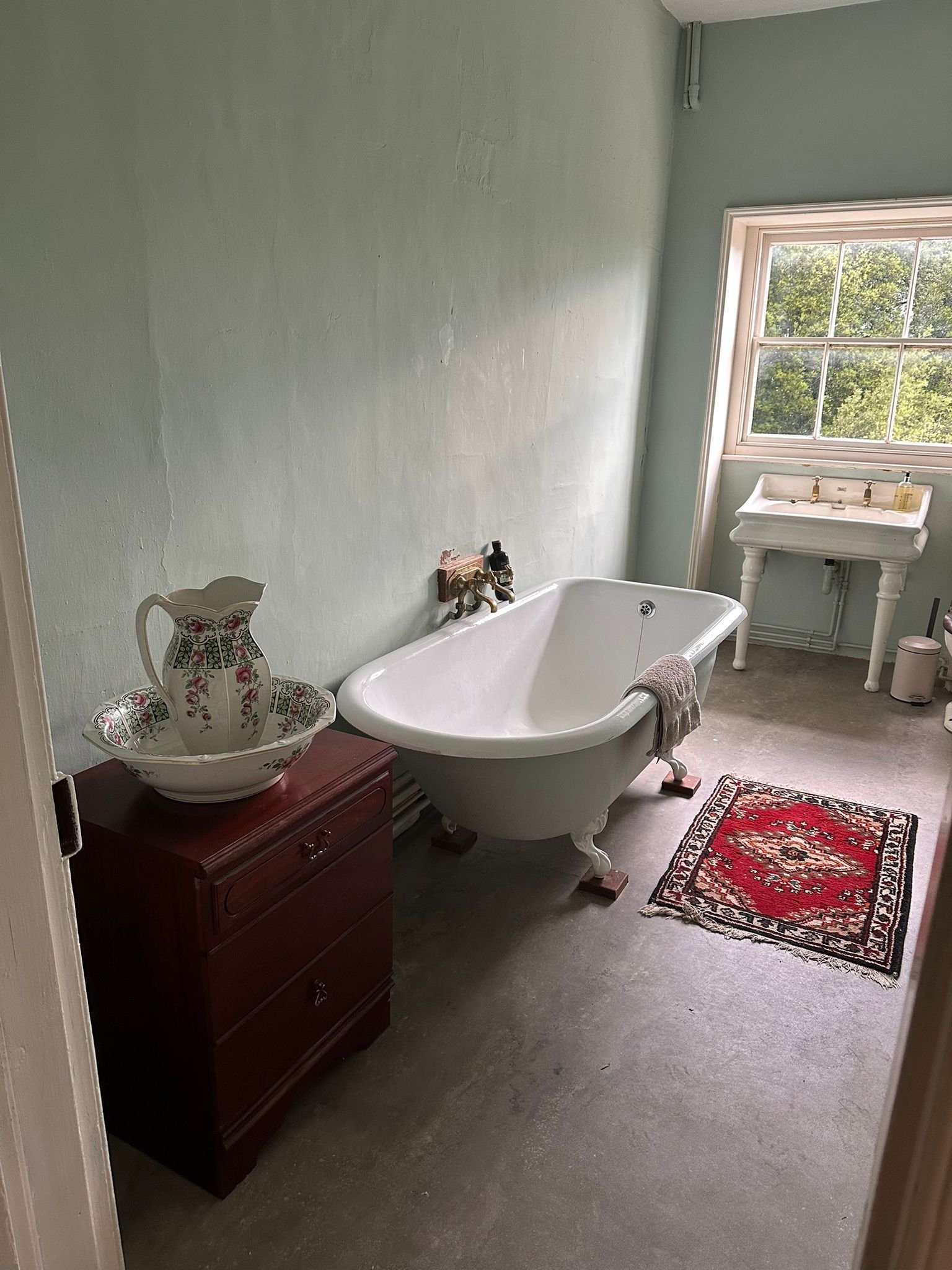lincolnshire-historic-georgian-victorian-manor-house-estate-film-location-shoot-events-hire-bath-tub.jpg