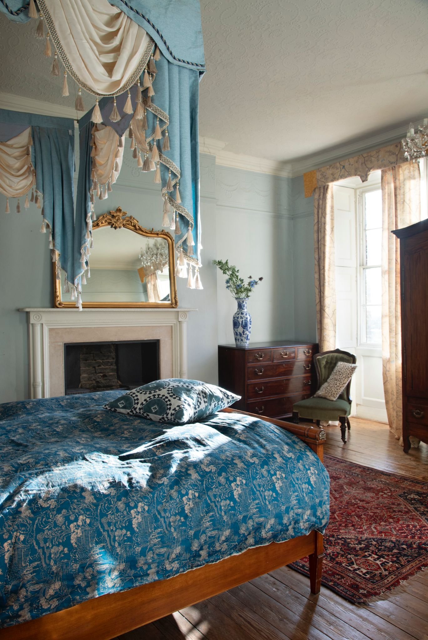 lincolnshire-historic-georgian-victorian-manor-house-estate-film-location-shoot-events-hire-blue-bedroom.JPG