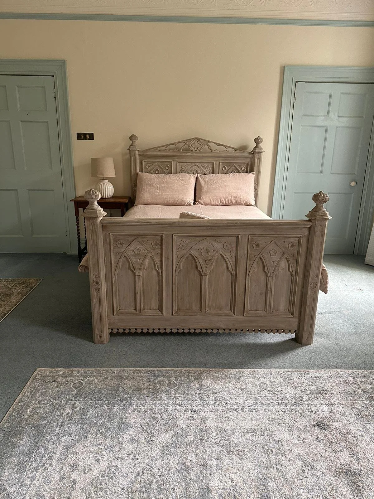 lincolnshire-historic-georgian-victorian-manor-house-estate-film-location-shoot-events-hire-plale-blue-bedroom.jpg