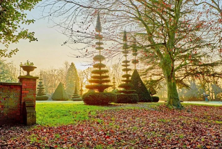 lincolnshire-historic-georgian-victorian-manor-house-estate-film-location-shoot-events-hire-topiary-lawns.jpeg