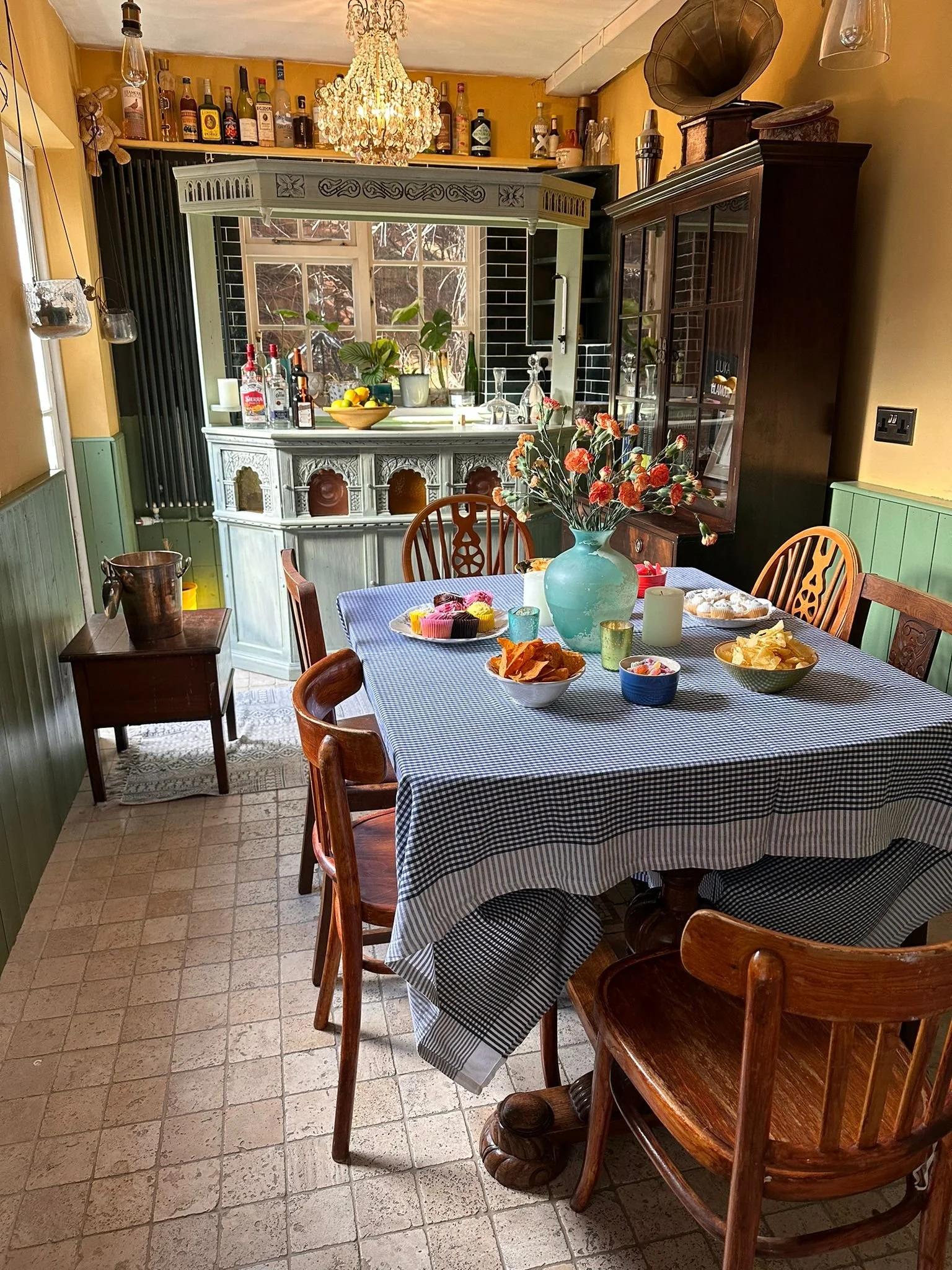 london-historic-georgian-townhouse-estate-film-photo-shoot-location-hire-kitchen-table (1).JPG