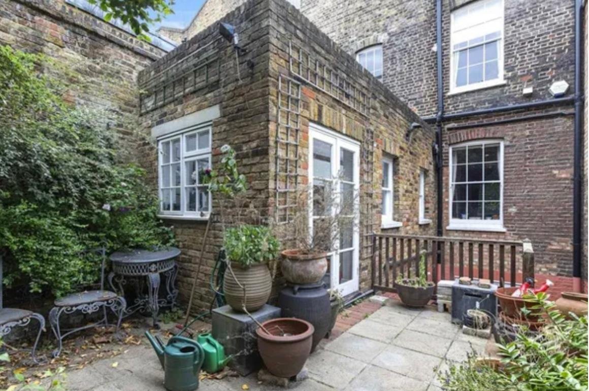 london-historic-georgian-townhouse-estate-film-photo-shoot-location-hire-rear-courtyard.JPG