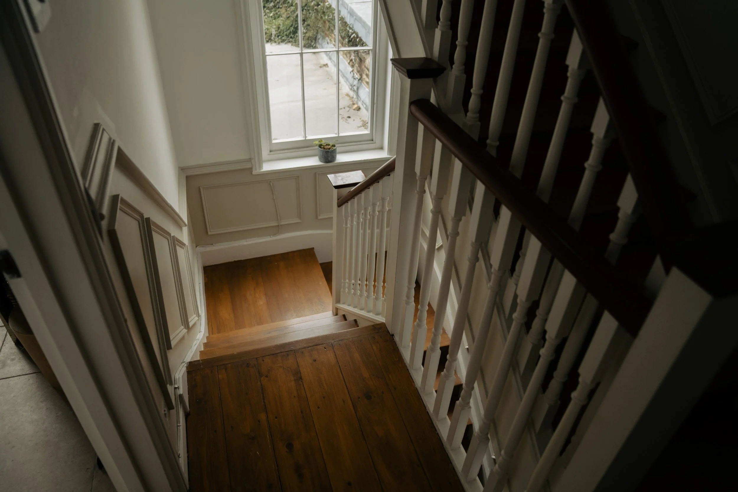 london-historic-georgian-townhouse-estate-film-photo-shoot-location-hire-stairwell.jpg