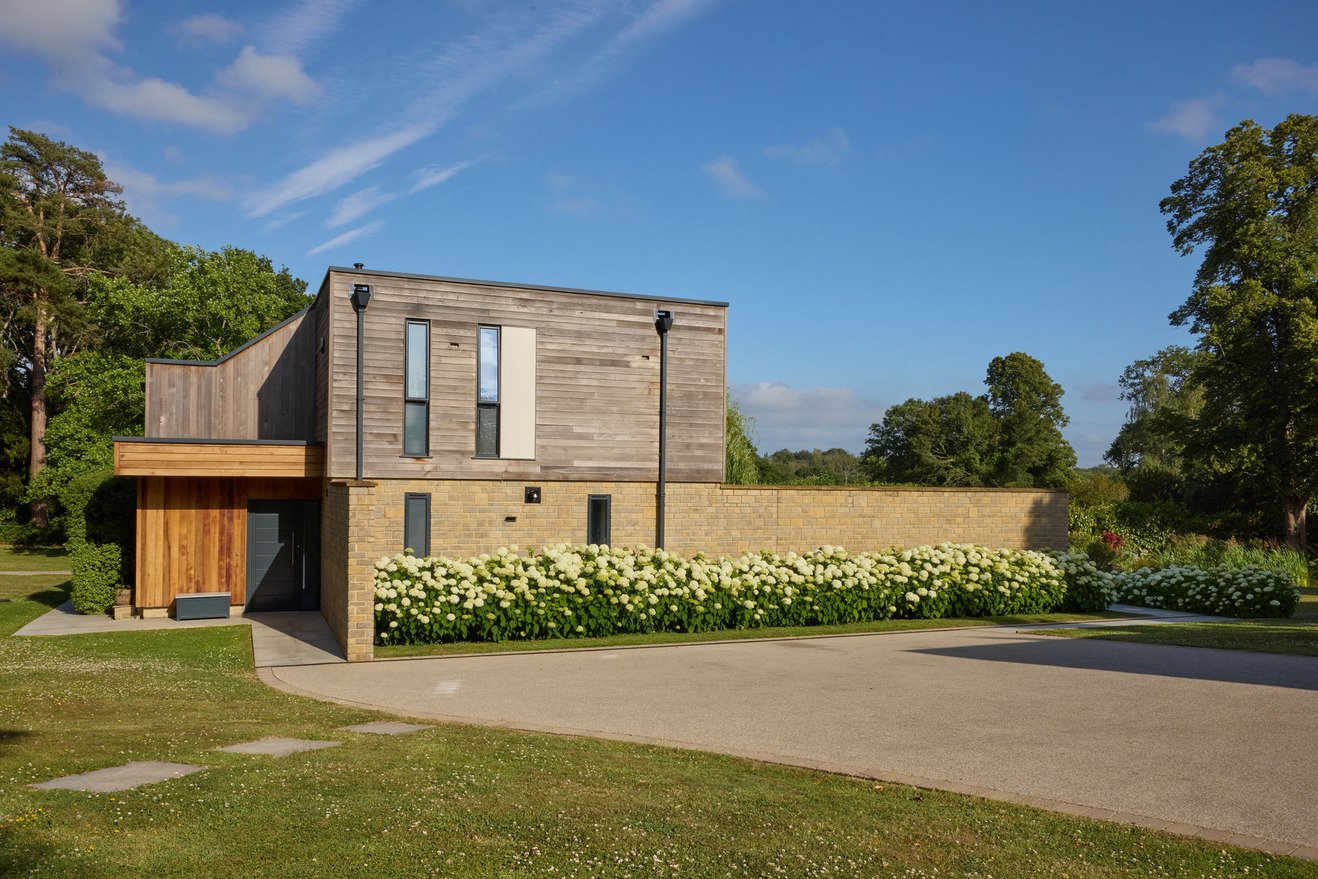surrey-contemporary-luxury-residence-film-photo-shoot-events-location-hire-entrance-driveway.jpg
