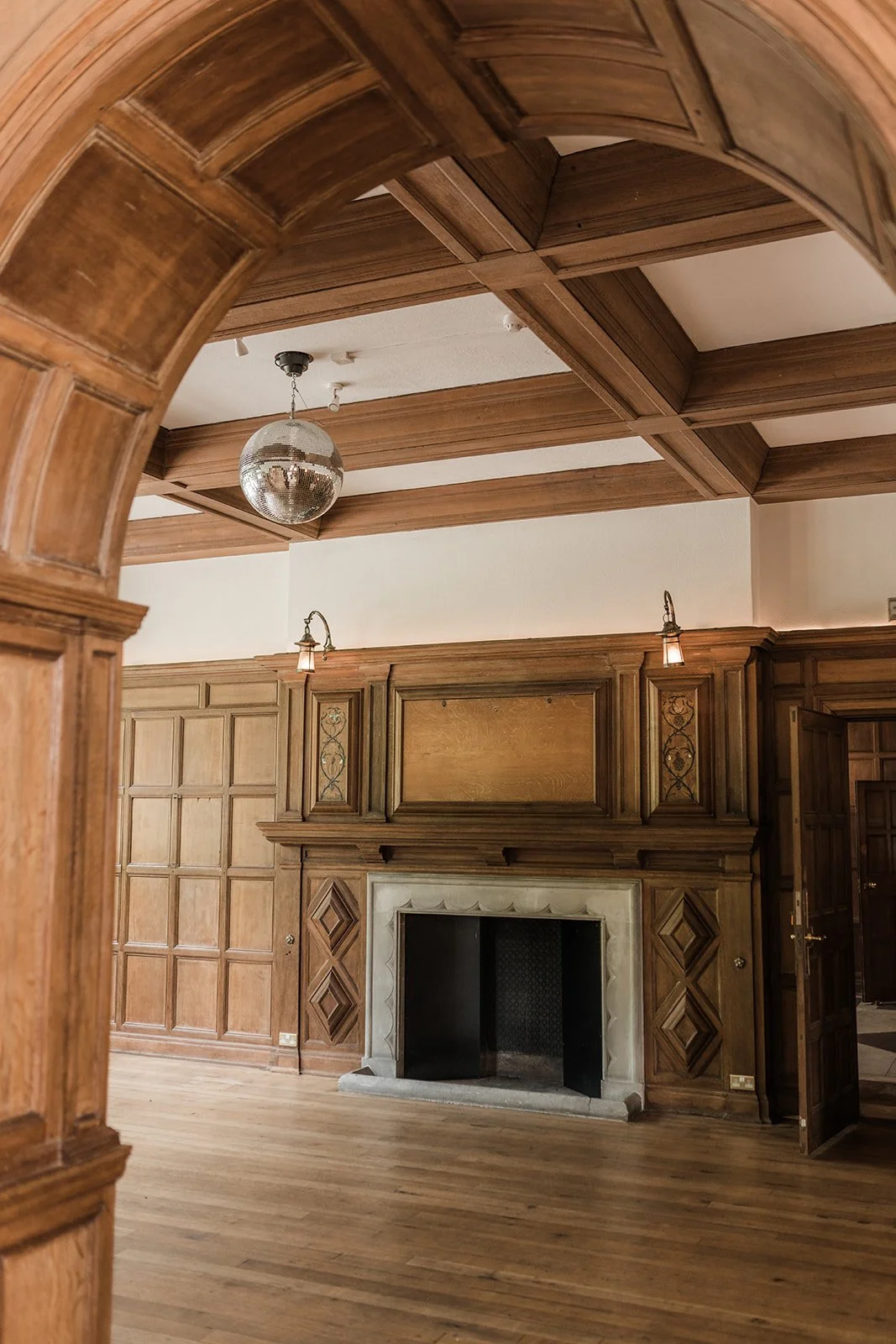 west-sussex-historic-tudor-revival-victorian-country-house-residence-events-film-photo-shoot-location-hire-arched-ceiling.jpg