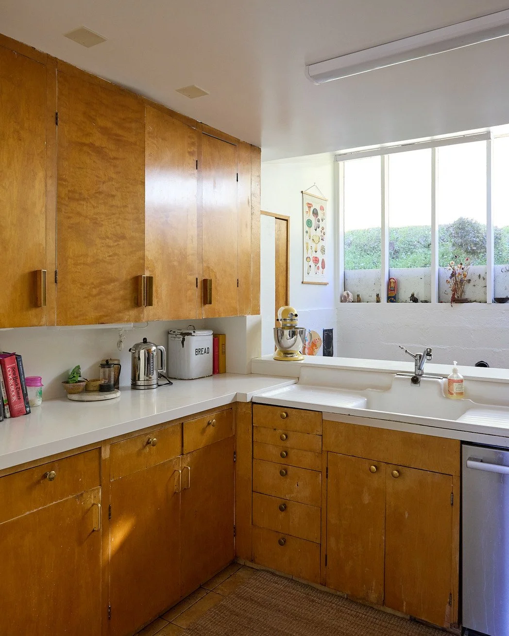 california-mid-century-modern-canyon-house-film-photo-shoot-location-hire-kitchen.jpg