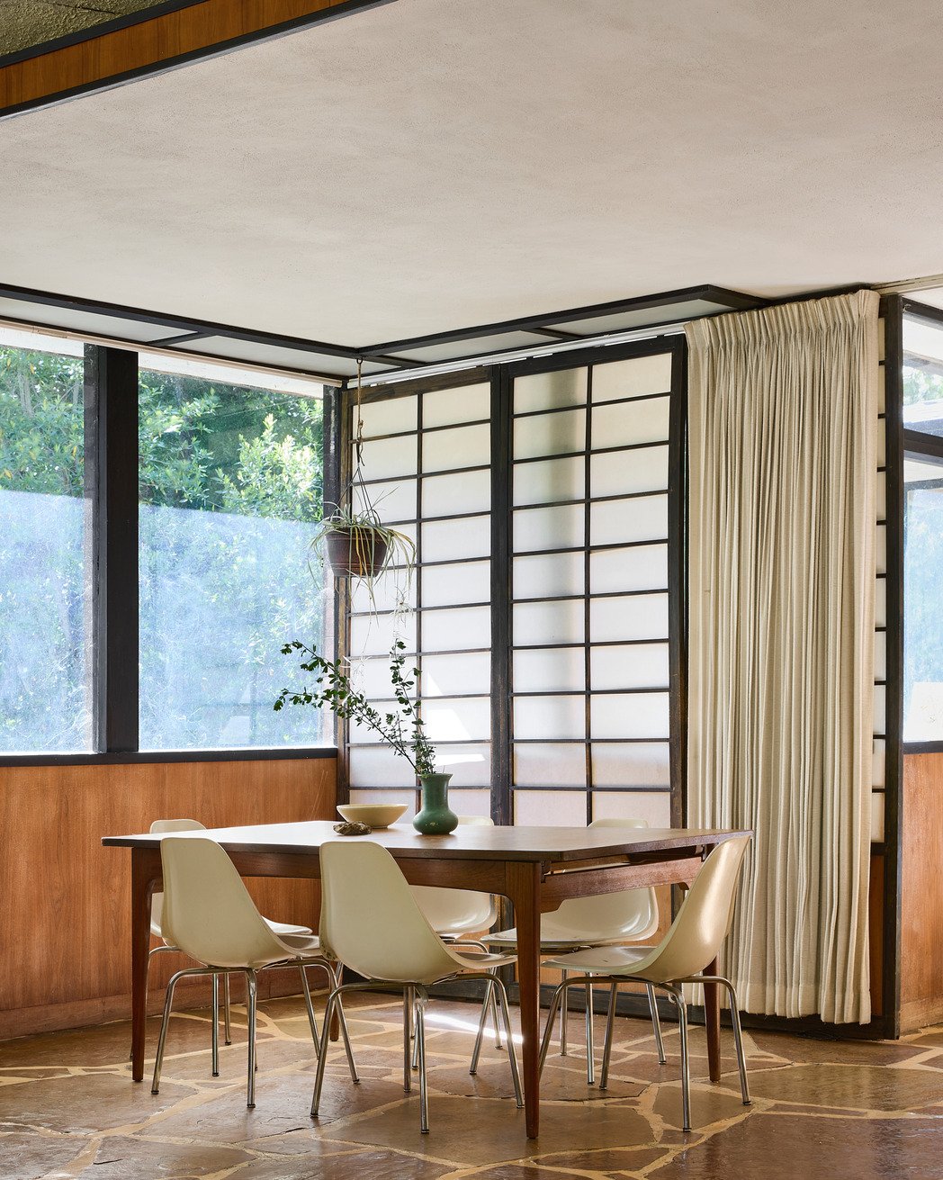 california-mid-century-modern-canyon-house-film-photo-shoot-location-hire-screen-window.jpg