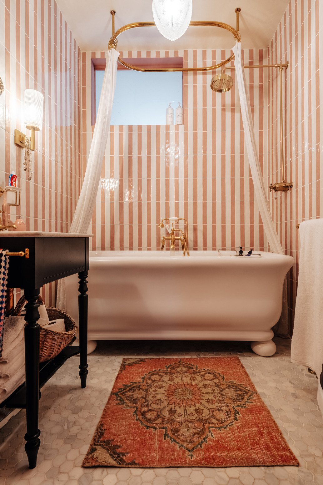 london-victorian-apartment-vintage-inspired-interior-design-film-photo-shoot-location-hire-bath-tub-stripey-walls.jpg
