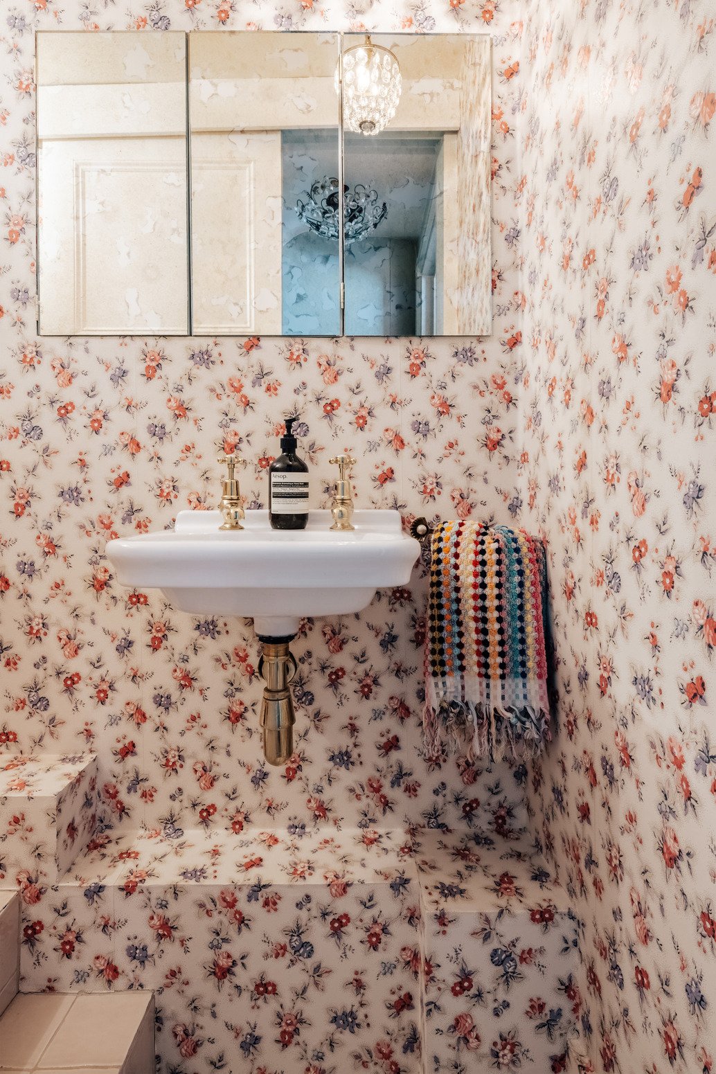 london-victorian-apartment-vintage-inspired-interior-design-film-photo-shoot-location-hire-bathroom-mirror.jpg