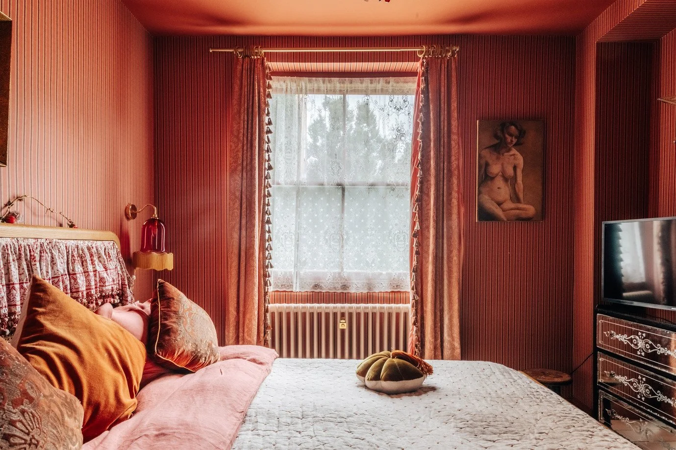 london-victorian-apartment-vintage-inspired-interior-design-film-photo-shoot-location-hire-pink-curtains.jpg