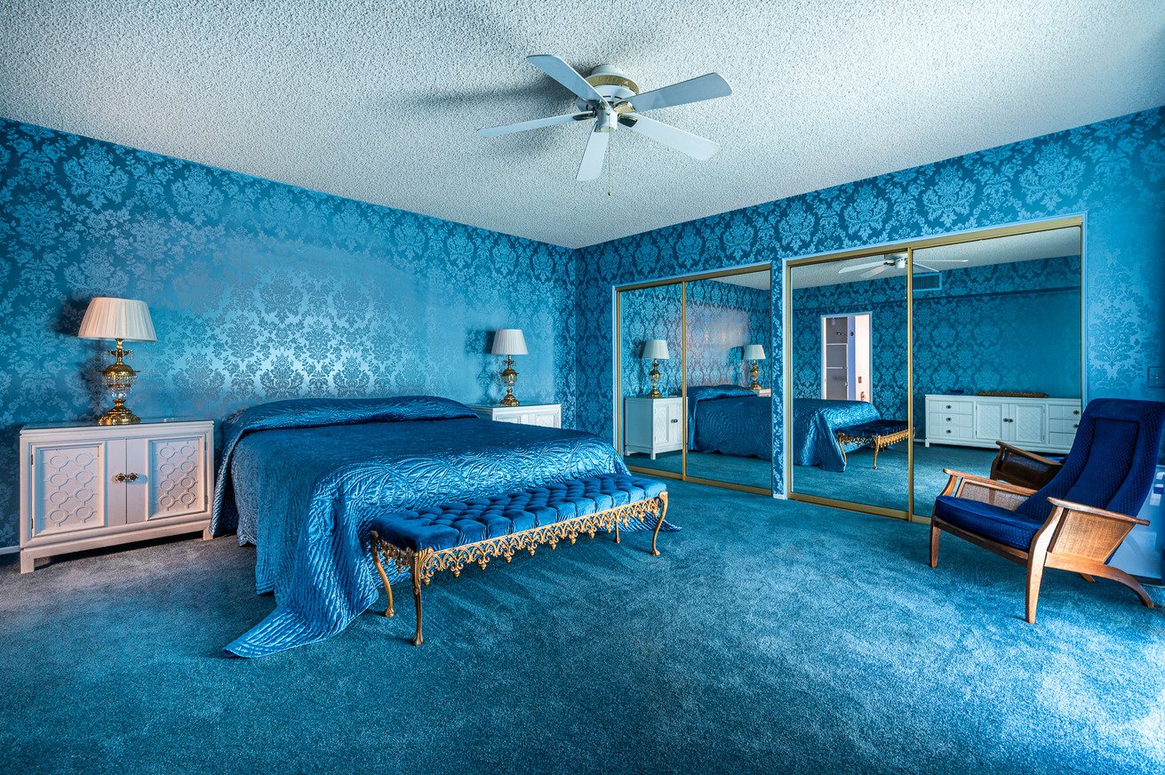 california-mid-century-modern-time-capsule-film-photo-shoot-location-hire-blue-bedroom.jpg