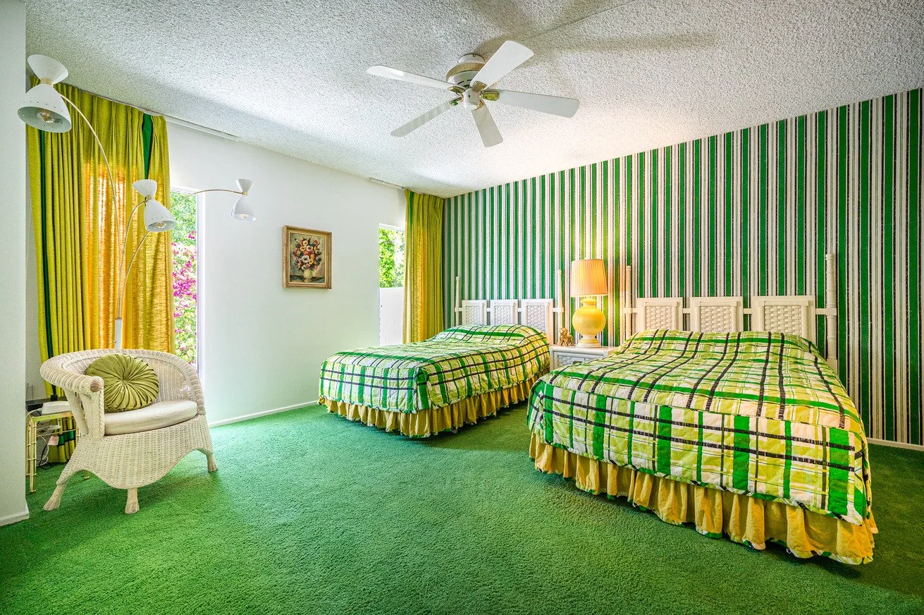 california-mid-century-modern-time-capsule-film-photo-shoot-location-hire-green-bathroom.jpg