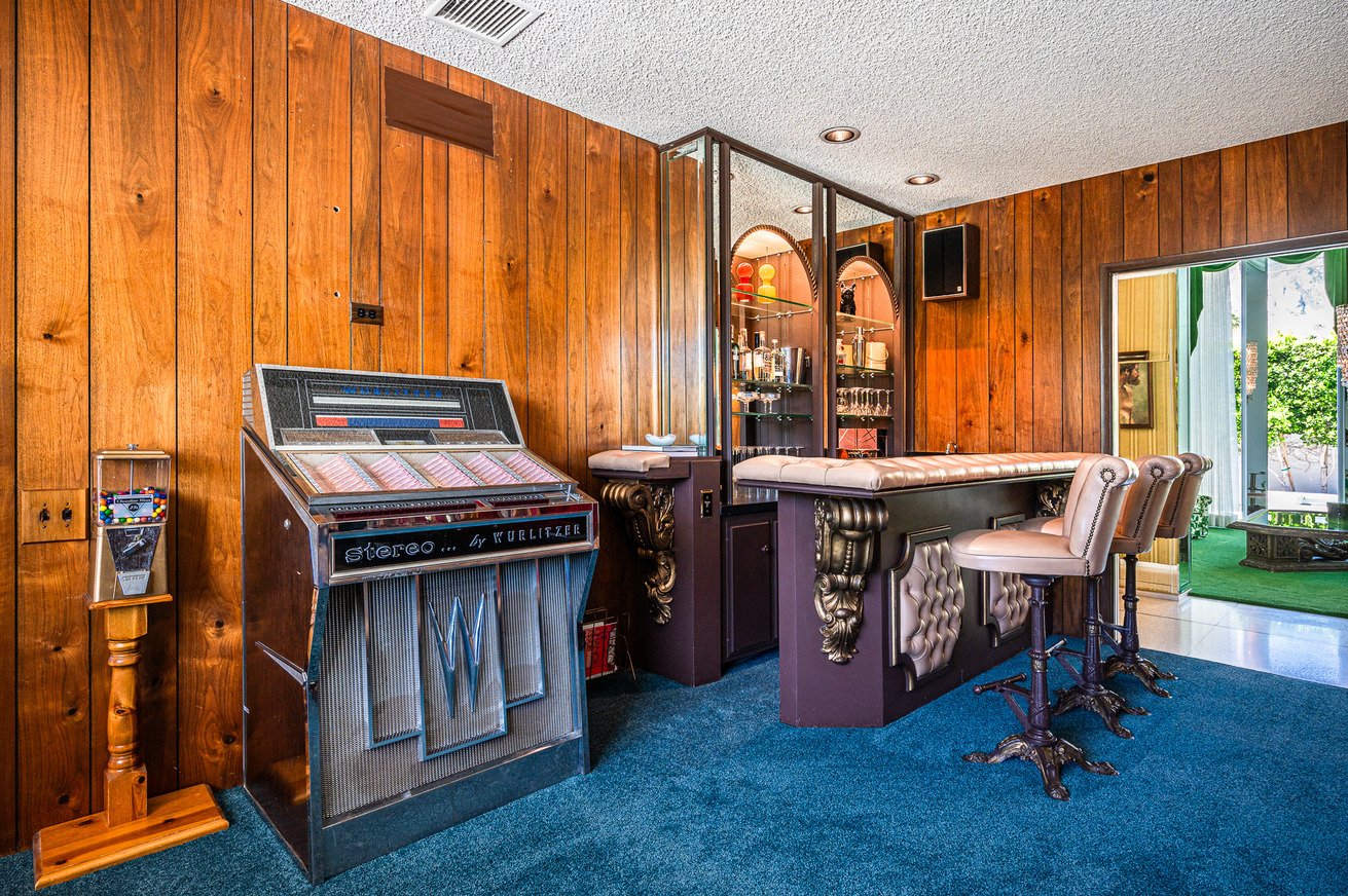 california-mid-century-modern-time-capsule-film-photo-shoot-location-hire-juke-box.jpg