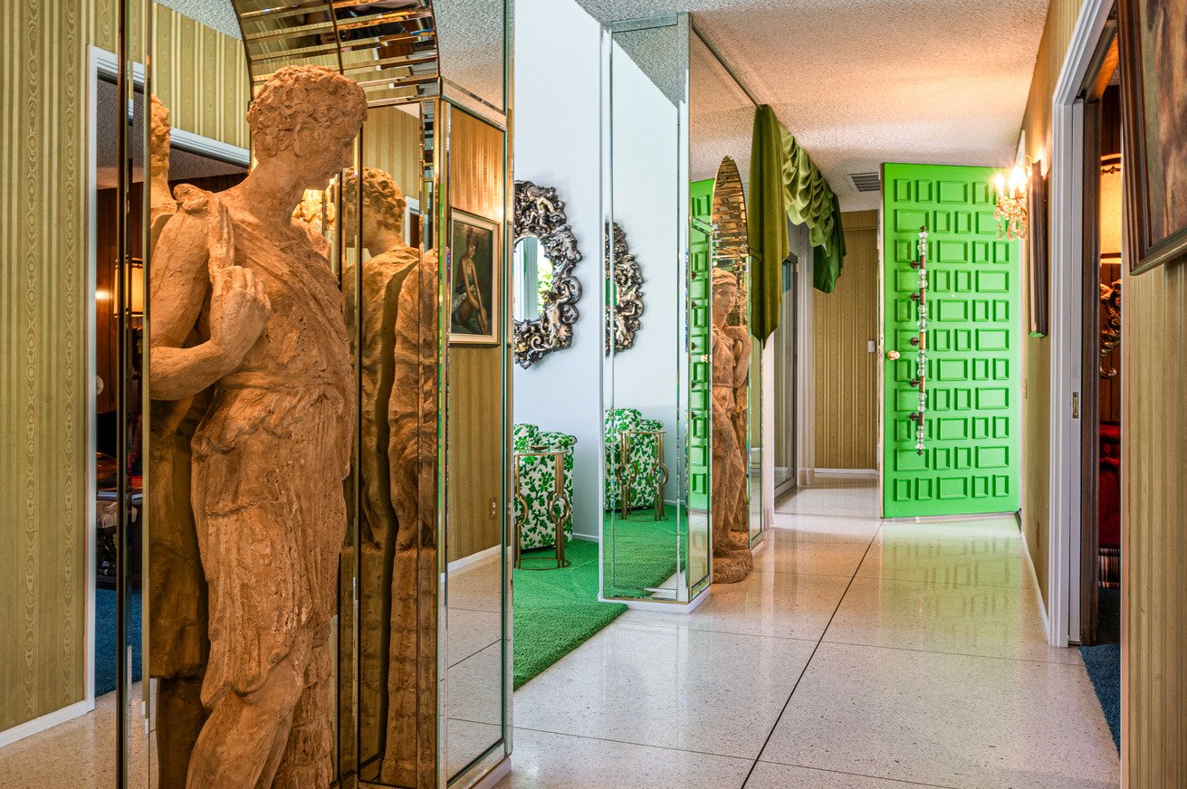california-mid-century-modern-time-capsule-film-photo-shoot-location-hire-mirrors-statue.jpg