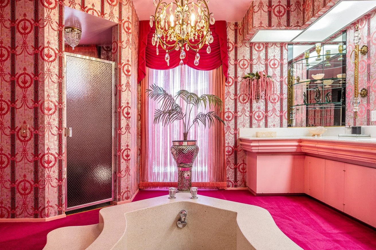 california-mid-century-modern-time-capsule-film-photo-shoot-location-hire-pink-bathroom.jpg