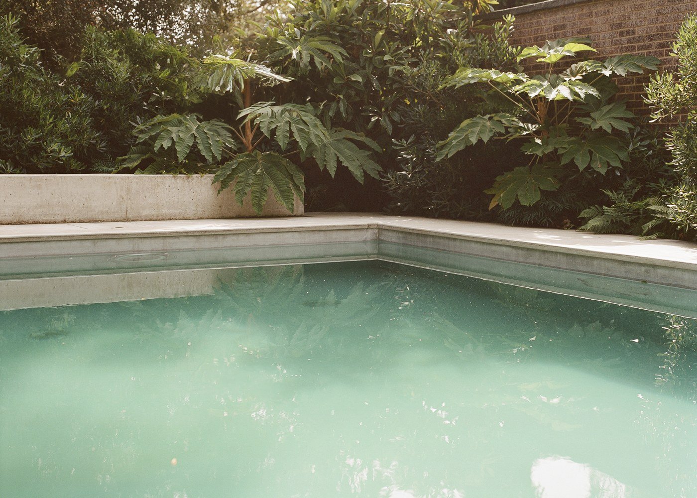 london-retro-mid-century-modernist-courtyard-bungalow-film-photo-shoot-location-hire-outdoor-pool.jpg