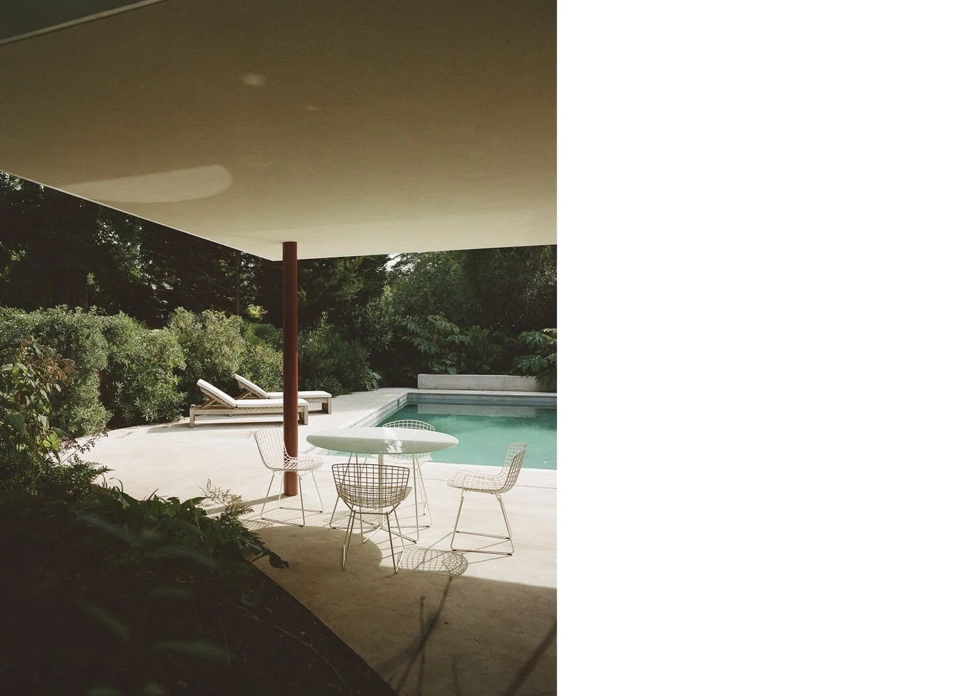 london-retro-mid-century-modernist-courtyard-bungalow-film-photo-shoot-location-hire-poolview.jpg