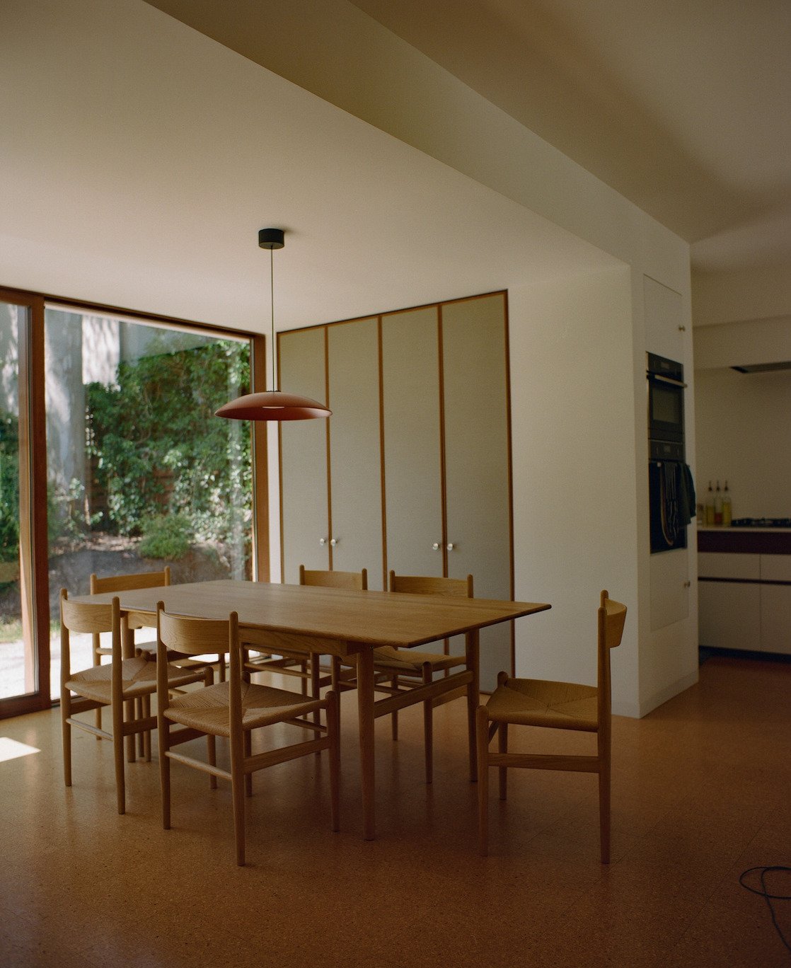 london-retro-mid-century-modernist-courtyard-bungalow-film-photo-shoot-location-hire-dining-area(1).jpg