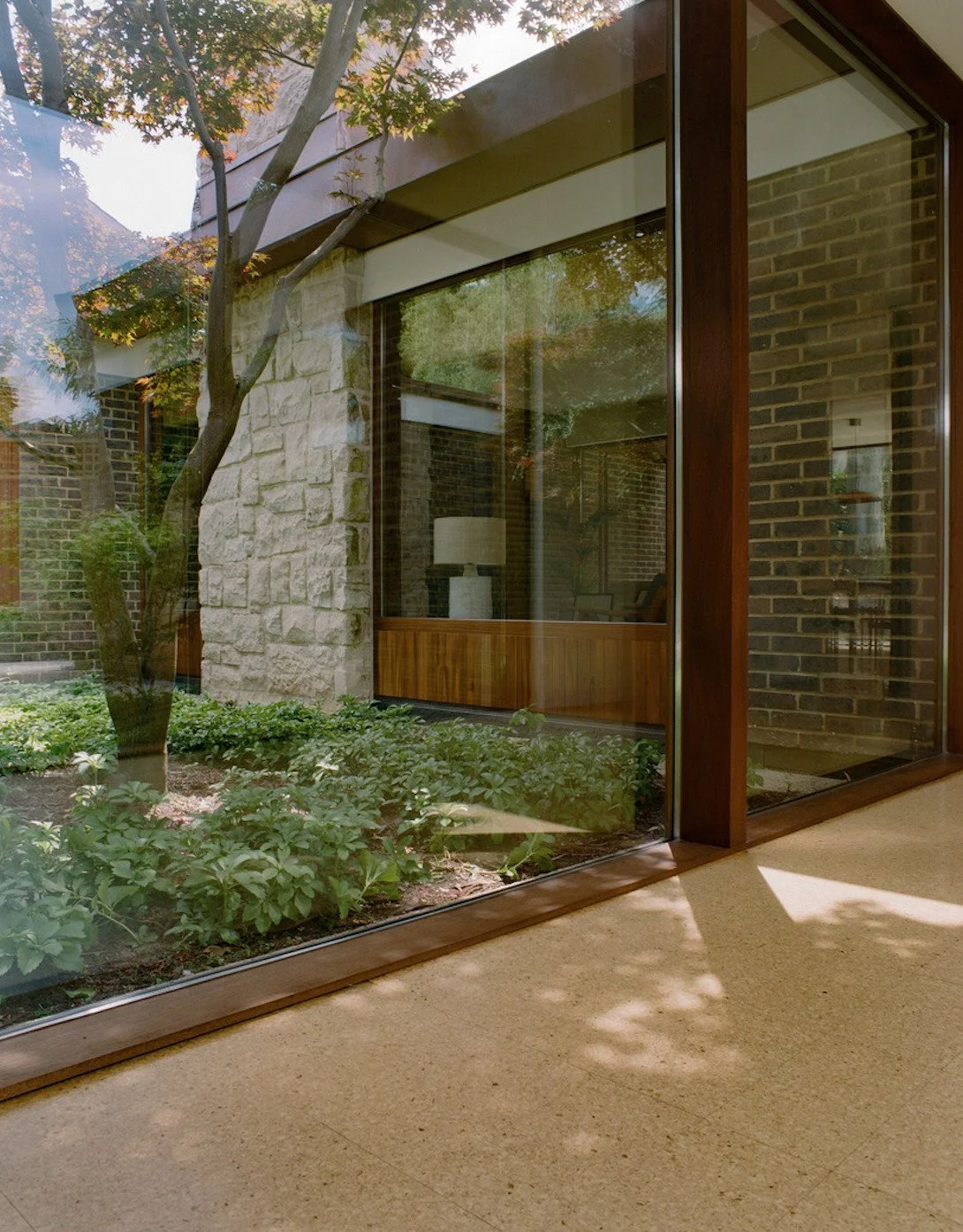 london-retro-mid-century-modernist-courtyard-bungalow-film-photo-shoot-location-hire-entrance.jpg