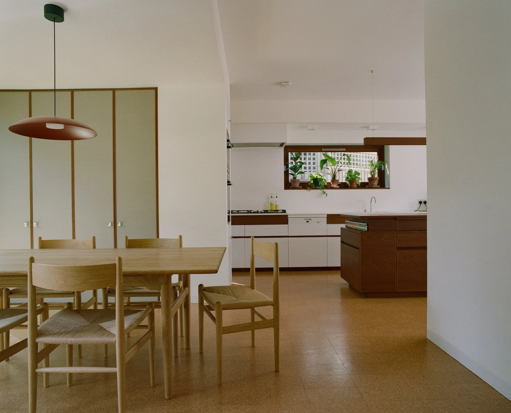 london-retro-mid-century-modernist-courtyard-bungalow-film-photo-shoot-location-hire-kitchen.jpg