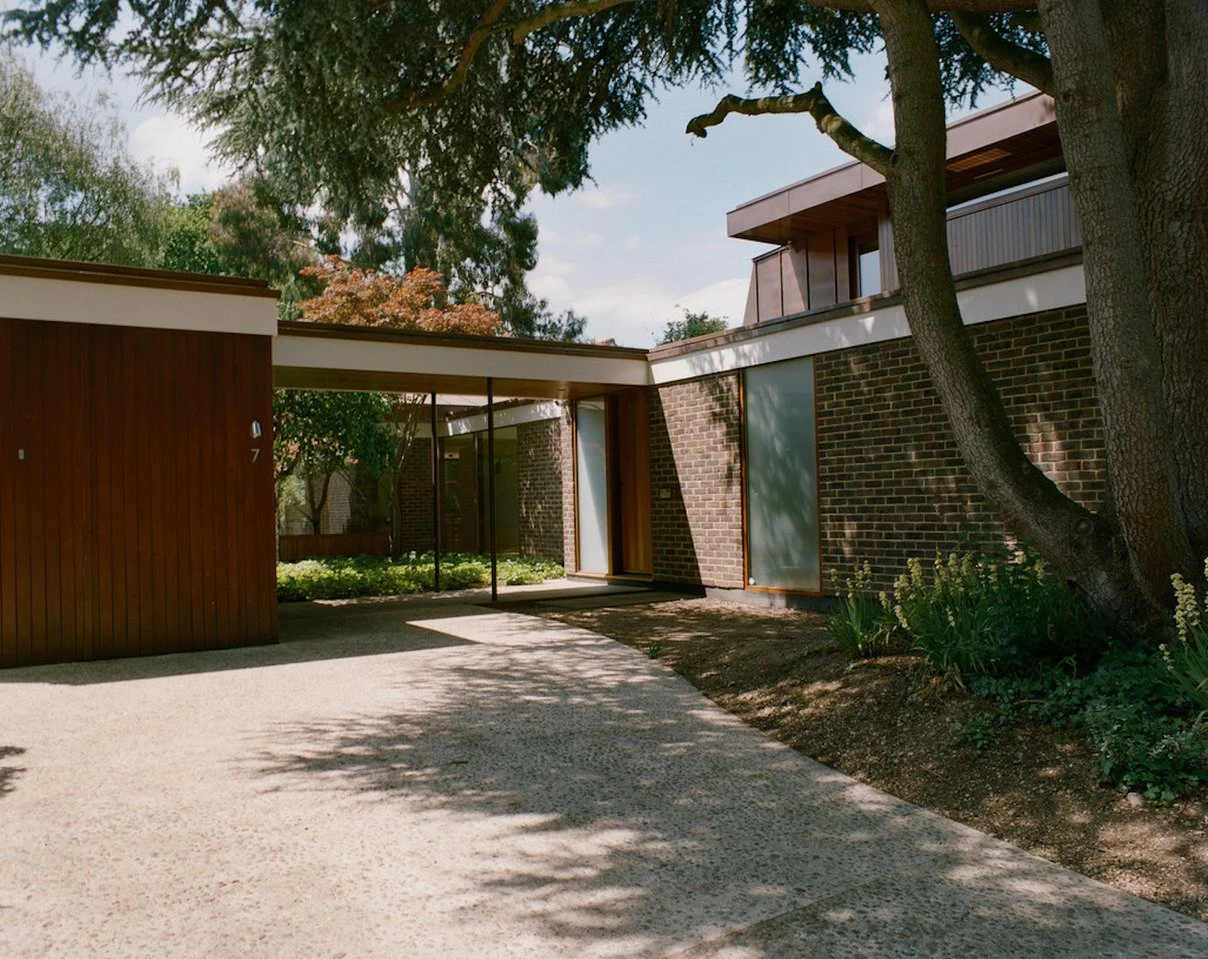 london-retro-mid-century-modernist-courtyard-bungalow-film-photo-shoot-location-hire-driveway.jpg