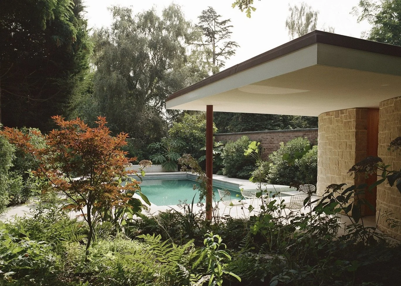 london-retro-mid-century-modernist-courtyard-bungalow-film-photo-shoot-location-hire-pool-patio.jpg