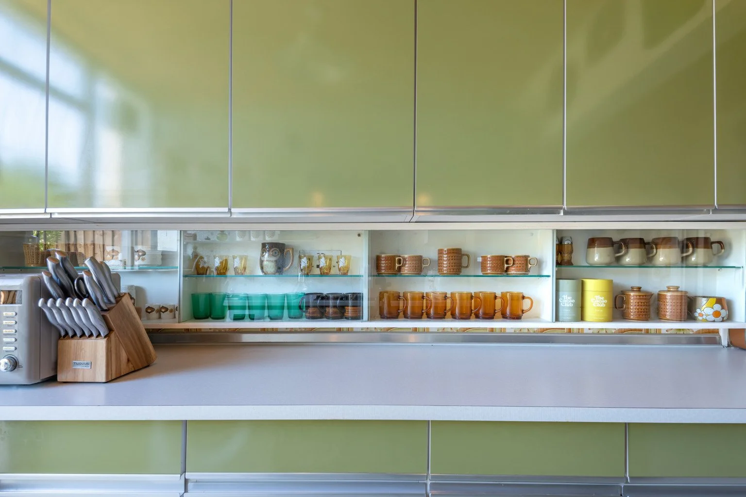london-retro-1970s-mid-century-modern-home-film-photo-shoot-location-hire-70s-kitchen-units.jpg