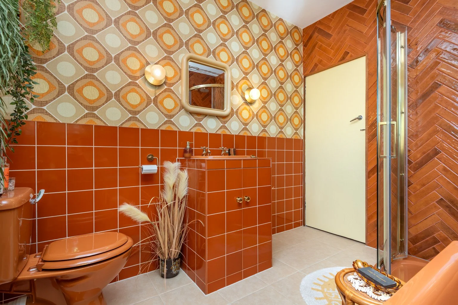 london-retro-1970s-mid-century-modern-home-film-photo-shoot-location-hire-bathroom.jpg