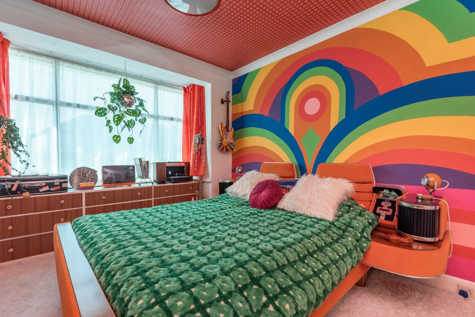 london-retro-1970s-mid-century-modern-home-film-photo-shoot-location-hire-bedroom.jpg