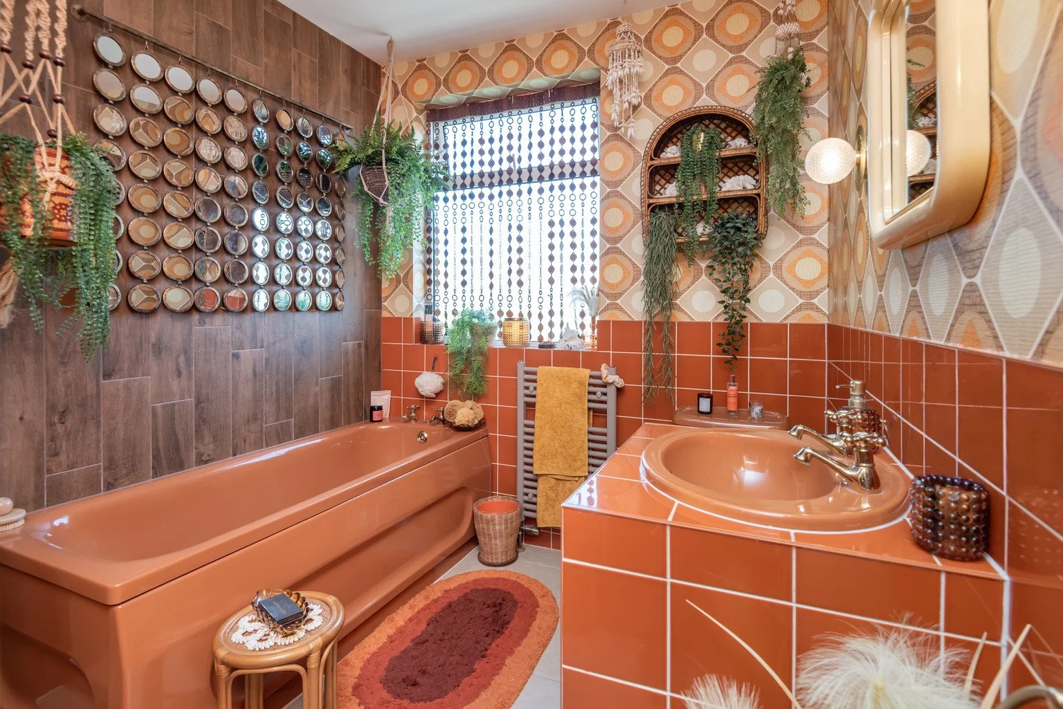 london-retro-1970s-mid-century-modern-home-film-photo-shoot-location-hire-brown-bathroom.jpg