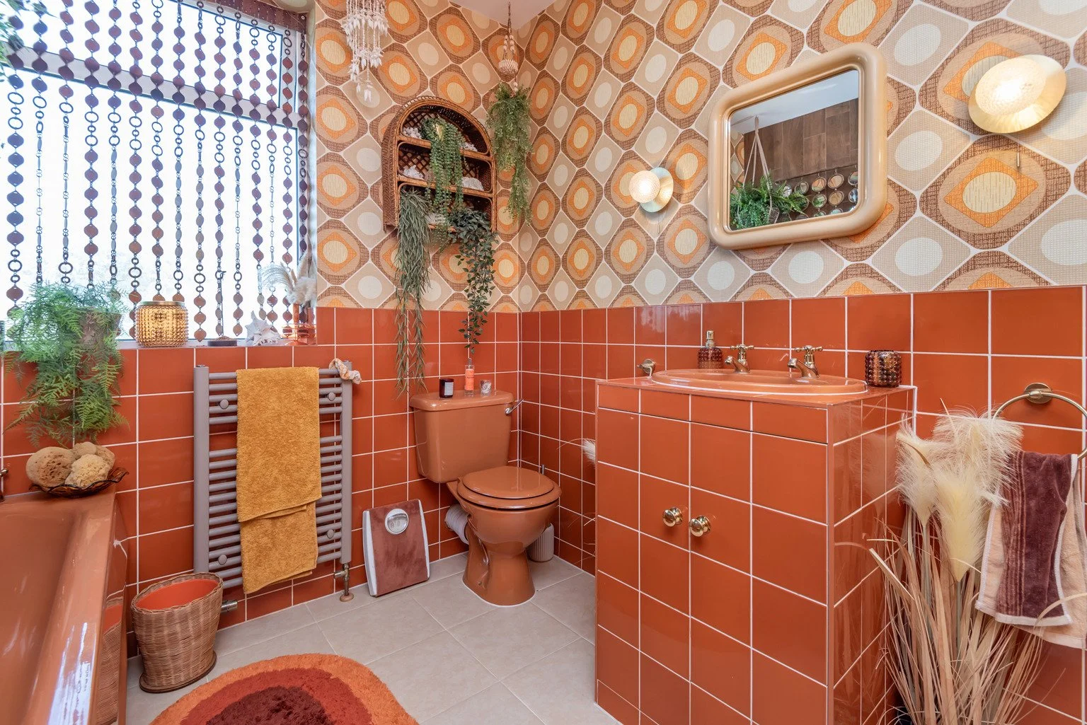 london-retro-1970s-mid-century-modern-home-film-photo-shoot-location-hire-brown-tiled-bathroom.jpg