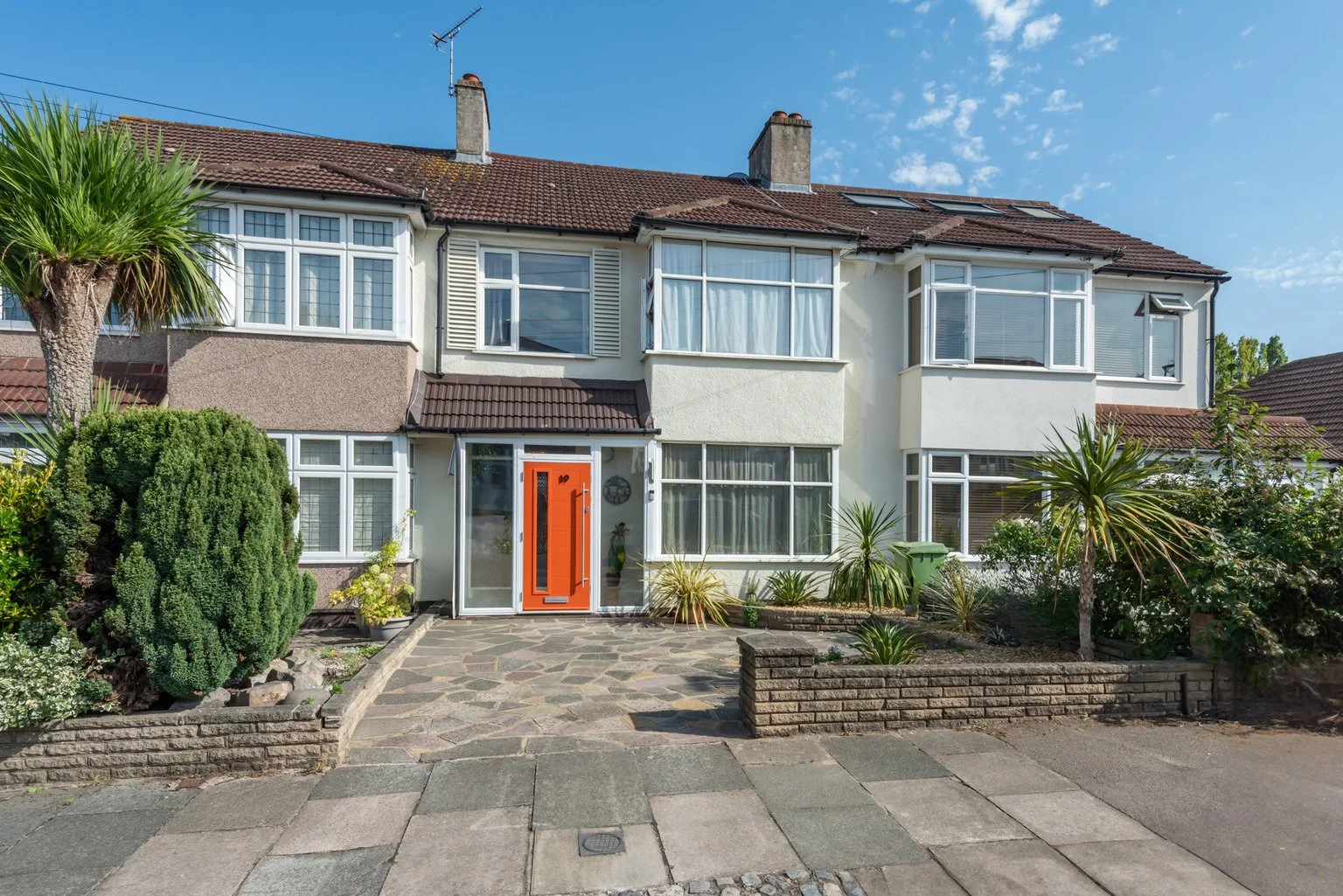 london-retro-1970s-mid-century-modern-home-film-photo-shoot-location-hire-facade.jpg