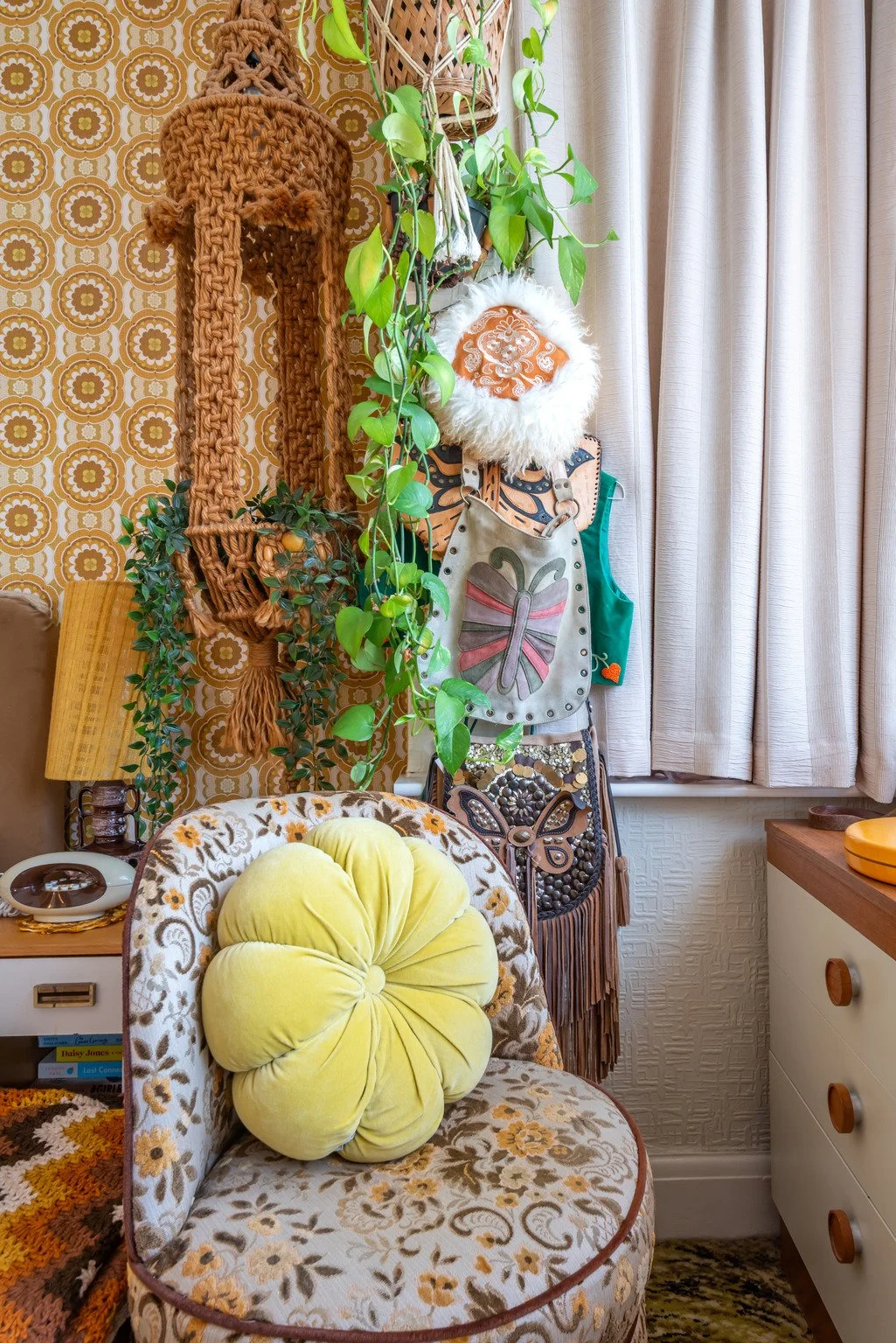 london-retro-1970s-mid-century-modern-home-film-photo-shoot-location-hire-green-hanging-plants.jpg